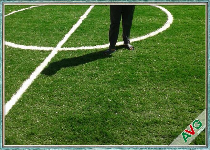 สนามเด็กเล่นฟุตบอลเนื้อนุ่มไม่ซีดจางหญ้าสังเคราะห์เทียมสำหรับวิทยาเขต 0