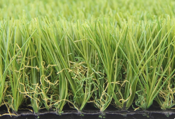 จีน พื้นสวนสังเคราะห์สนามหญ้าเทียมหญ้าเทียม 20-50 มม. ชนิด C Monofilament ผู้ผลิต