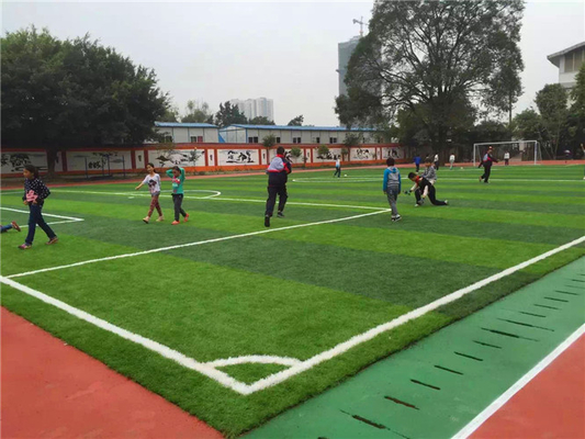 จีน สนามเด็กเล่นสนามหญ้าเทียมที่ทนทานสนามหญ้าสังเคราะห์เป็นมิตรกับสิ่งแวดล้อม ผู้ผลิต