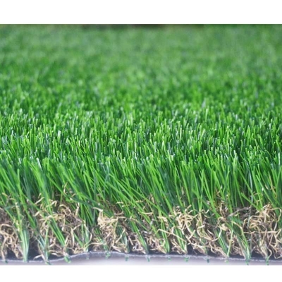 จีน ความแข็งที่ดีสวนหญ้าเทียมพรมสีเขียวม้วนเส้นด้ายลวดโค้ง ผู้ผลิต