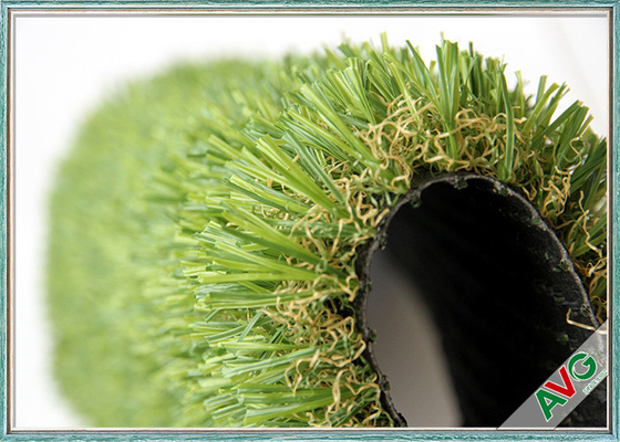 จีน ความคงทนของสีพรมหญ้าสังเคราะห์สำหรับกระเบื้องปูพื้นเชิงพาณิชย์ Garden Grass ผู้ผลิต