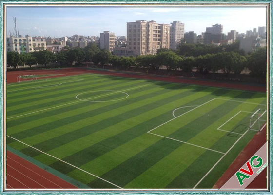 ประเทศจีน สนามฟุตบอลสนามหญ้าเทียมสนามหญ้าสีเขียว + โมโนฟิลาเมนต์ PE สีเขียวแอ็ปเปิ้ล ผู้ผลิต