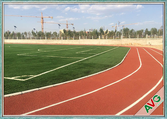 จีน โครงสร้างที่ไม่ซ้ำกัน Fibrillated Soccer หญ้าเทียม 12000 Dtex Fullness Surface ผู้ผลิต