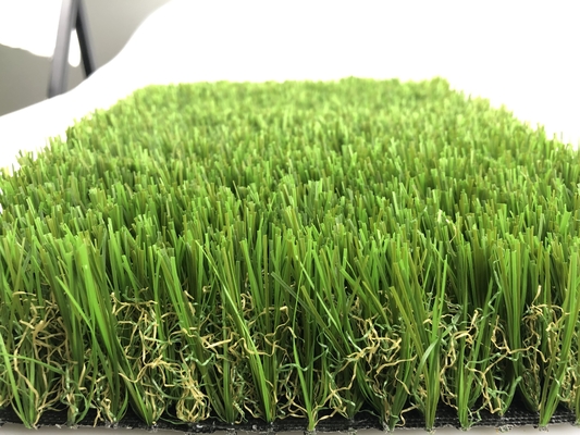 จีน ทนไฟ 10600 Dtex 40mm Garden Tartificial Grass ผู้ผลิต