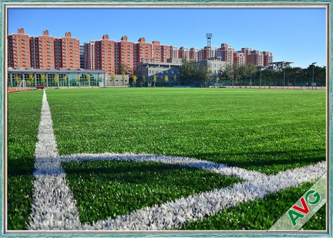 Monofil PE Yarn ผู้ผลิตหญ้าเทียมสีเขียวสำหรับกีฬาสนามฟุตบอลหญ้าเทียม 1