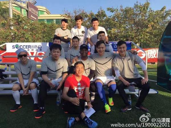 ข่าว บริษัท ล่าสุดเกี่ยวกับ เกมฟุตบอลการกุศล Feng Xiaoting ที่จัดขึ้นเมื่อวานนี้ อุทิศความรักสู่อนาคตของฟุตบอลจีน  0