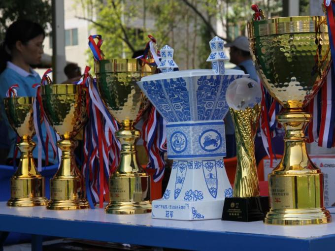 ข่าว บริษัท ล่าสุดเกี่ยวกับ 2017AVG Sponsor GDF City Champion Cup จบลงด้วยความสำเร็จ -- ทีม GZ คว้าแชมป์ Hero Cup of Blue and White Jia อีกครั้ง  1