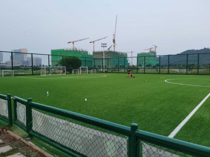 ฟุตบอลหญ้าเทียมและพื้นกีฬาสำหรับสนามฟุตบอลราคาขายส่ง 0