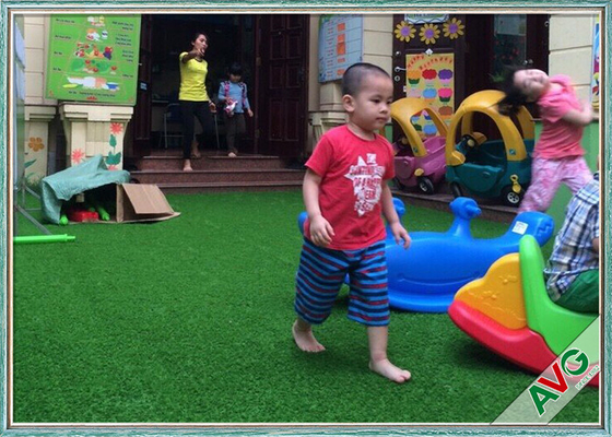 จีน สนามเด็กเล่นที่ทนทานไม่เติมพื้นสนามหญ้าสังเคราะห์สนามหญ้าสังเคราะห์หญ้าอ่อนสำหรับเด็ก ผู้ผลิต