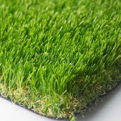 จีน พื้นหญ้าเทียม 20-50 มม. หญ้าเทียมสนามหญ้ากลางแจ้งพรมสีเขียว ผู้ผลิต