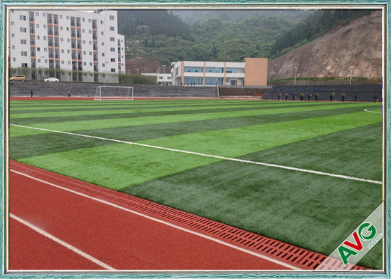 จีน SGS บำรุงรักษาง่ายหญ้าฟุตบอลหญ้าเทียมด้วย PP + ตาข่ายสำรอง ผู้ผลิต