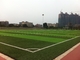 สนามหญ้าเทียมสนามฟุตบอลสีเขียว หญ้าเทียมสนามเด็กเล่นสำหรับภายนอก ผู้ผลิต
