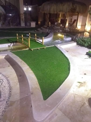 High End High Density Garden ภูมิทัศน์สนามหญ้าเทียมหญ้าเทียมพรมปูพื้น ผู้ผลิต